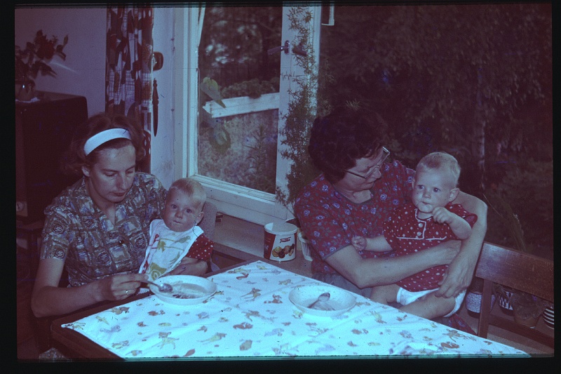 02.Regensburg jun 1964 Ilse,Mama,Brigitte,Marion.JPG